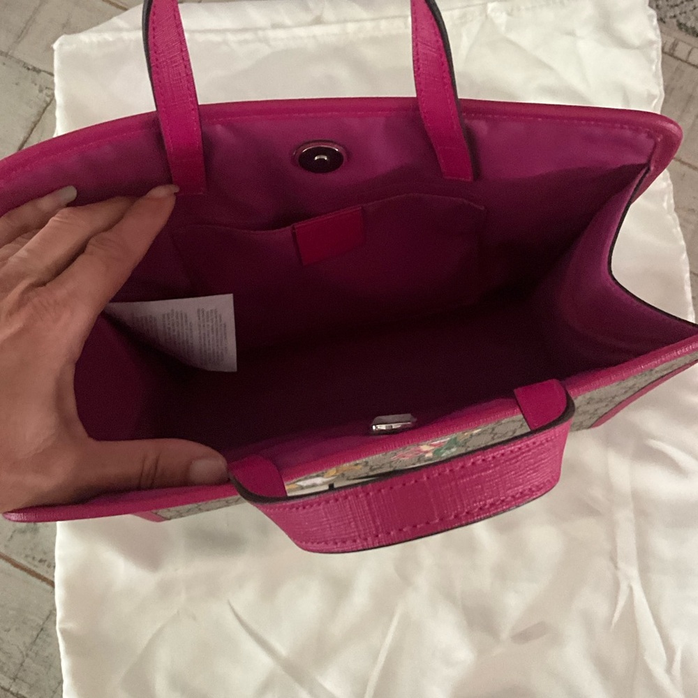 GUCCI GG Supreme Monogram
Punk Print Tote Handbag Hot Pink w Dust Bag - Picture 10 of 15